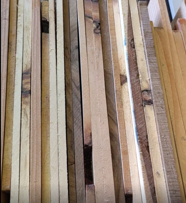 Verschiedene Holzarten für Schlüsselanhänger