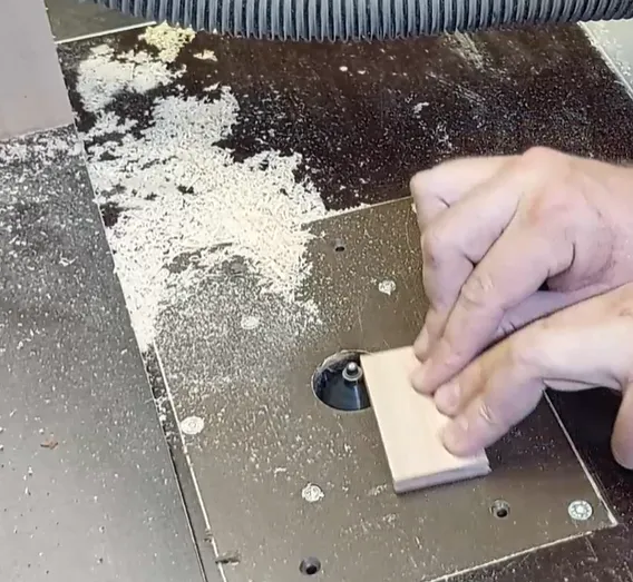 Anfasen der Kanten am Fräser